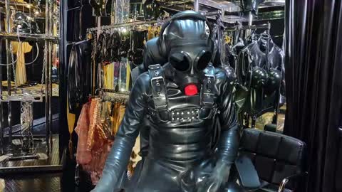 latexlover202 online show from 01/10/25, 08:37