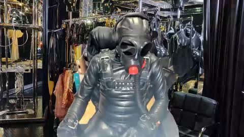 latexlover202 online show from 11/26/25, 09:27