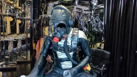 latexlover202 online show from 02/11/26, 12:04