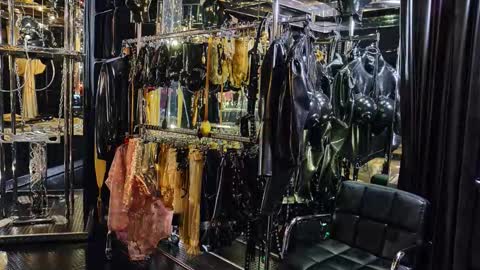 latexlover202 online show from 02/11/26, 09:42