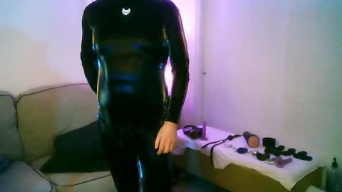 Snapshot of latexminheadroom chatting on 12/29/24, 02:27 latexminheadroom online show from 12/29/24, 02:27