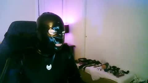 Snapshot of latexminheadroom chatting on 09/10/25, 02:33 latexminheadroom online show from 09/10/25, 02:33