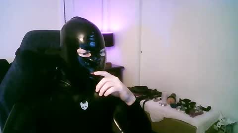 Snapshot of latexminheadroom chatting on 10/08/25, 02:20 latexminheadroom online show from 10/08/25, 02:20