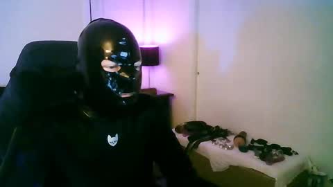Snapshot of latexminheadroom chatting on 10/20/25, 01:50 latexminheadroom online show from 10/20/25, 01:50