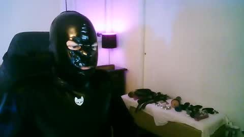 Snapshot of latexminheadroom chatting on 10/22/25, 02:12 latexminheadroom online show from 10/22/25, 02:12