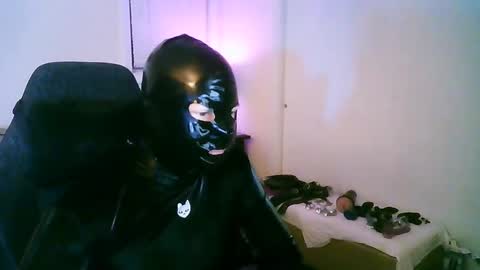 Snapshot of latexminheadroom chatting on 10/24/25, 02:19 latexminheadroom online show from 10/24/25, 02:19