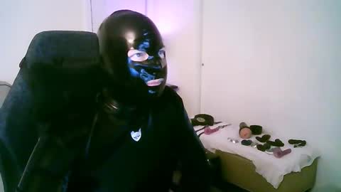 latexminheadroom online show from 12/20/25, 02:51