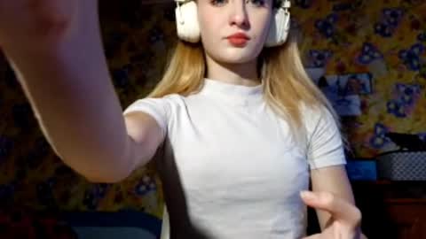 Amelia online show from 10/10/25, 12:15