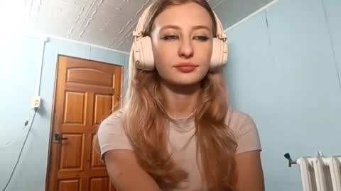 Amelia online show from 10/14/25, 03:02