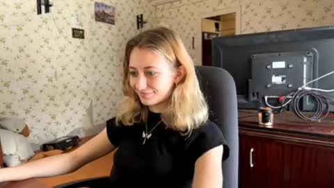 Amelia online show from 03/04/26, 10:32