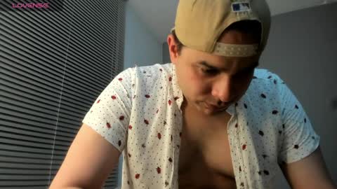 Snapshot of latin_boy_surprise chatting on 05/05/26, 12:51 Yisus online show from 05/05/26, 12:51