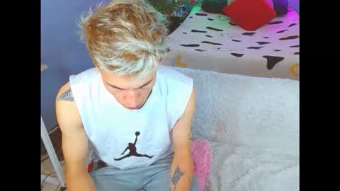 latin_boysxxx_ online show from 11/10/25, 03:49