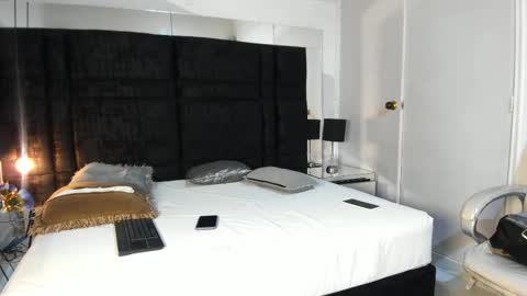 Johana y Santiago online show from 02/24/25, 08:06