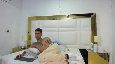 Johana y Santiago online show from 09/28/25, 08:09