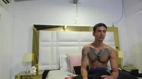 Johana y Santiago online show from 05/02/26, 03:33
