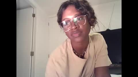 latina033 online show from 10/26/25, 11:53