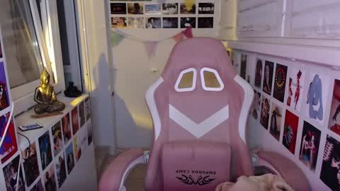 Snapshot of latina_mia chatting on 12/06/24, 02:24 miiiiiiaaaa online show from 12/06/24, 02:24