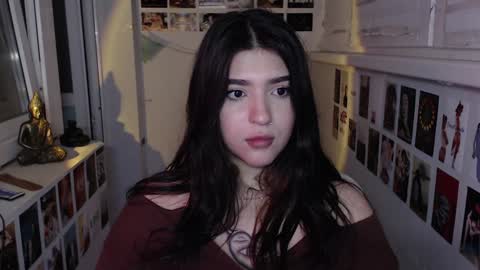 Snapshot of latina_mia chatting on 12/12/24, 06:42 miiiiiiaaaa online show from 12/12/24, 06:42