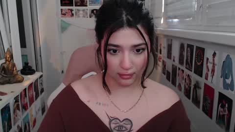 Snapshot of latina_mia chatting on 12/14/24, 12:33 miiiiiiaaaa online show from 12/14/24, 12:33
