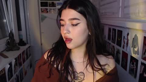 Snapshot of latina_mia chatting on 12/16/24, 02:38 miiiiiiaaaa online show from 12/16/24, 02:38