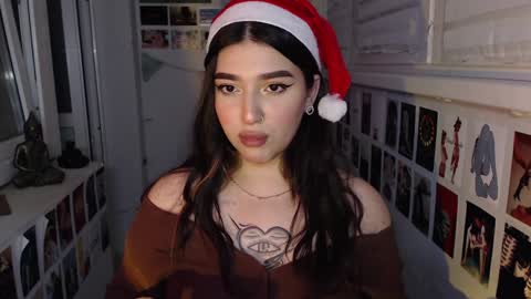 Snapshot of latina_mia chatting on 12/16/24, 08:48 miiiiiiaaaa online show from 12/16/24, 08:48