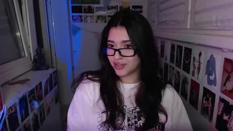 Snapshot of latina_mia chatting on 02/07/25, 03:01 miiiiiiaaaa online show from 02/07/25, 03:01