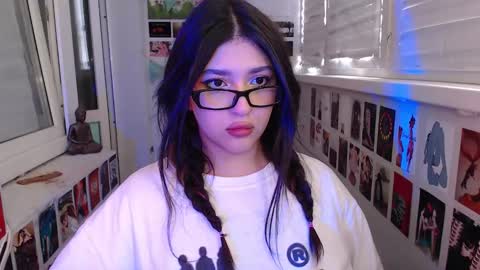 Snapshot of latina_mia chatting on 02/11/25, 11:10 miiiiiiaaaa online show from 02/11/25, 11:10