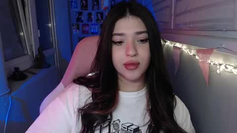 Snapshot of latina_mia chatting on 02/23/25, 12:08 miiiiiiaaaa online show from 02/23/25, 12:08