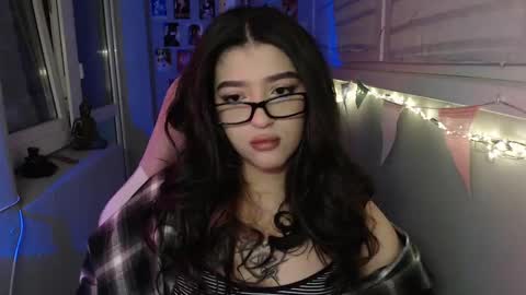 Snapshot of latina_mia chatting on 02/25/25, 12:36 miiiiiiaaaa online show from 02/25/25, 12:36