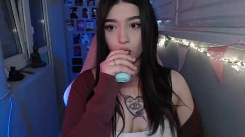 Snapshot of latina_mia chatting on 03/04/25, 01:06 miiiiiiaaaa online show from 03/04/25, 01:06