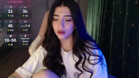 Snapshot of latina_mia chatting on 05/07/26, 05:40 miiiiiiaaaa online show from 05/07/26, 05:40