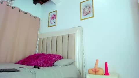 Snapshot of latinabeautifull chatting on 07/19/26, 12:25 FABIANA online show from 07/19/26, 12:25