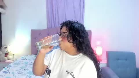 Snapshot of latinabombsheell chatting on 06/21/26, 04:37 Martina online show from 06/21/26, 04:37