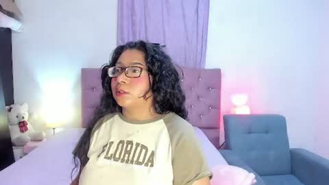 Snapshot of latinabombsheell chatting on 07/24/26, 04:43 Martina online show from 07/24/26, 04:43