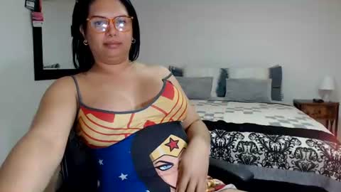 Snapshot of latinaflower_ts chatting on 07/16/26, 01:11 FLOR SALVAJE online show from 07/16/26, 01:11