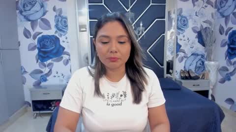 EMMA   online show from 11/11/25, 02:28