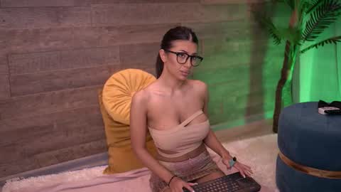 Latina online show from 09/25/25, 04:54