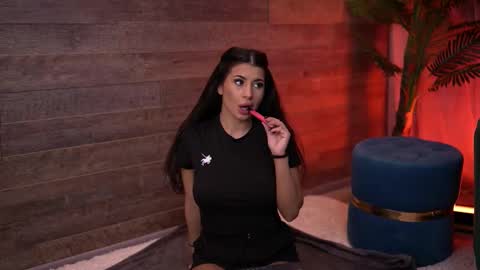 Latina online show from 11/29/25, 06:11