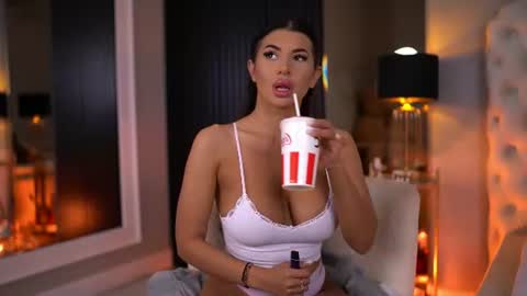 Latina online show from 06/28/26, 06:25