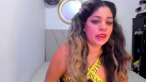 latinamav22 online show from 04/21/26, 04:08