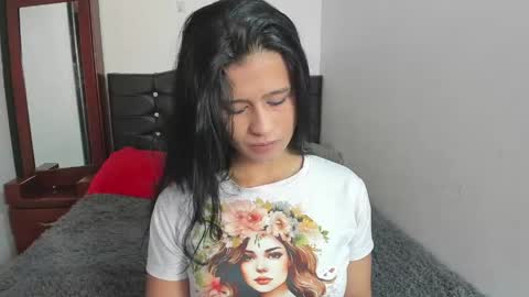 Snapshot of latinaqueen023 chatting on 05/28/26, 02:36 Luna online show from 05/28/26, 02:36