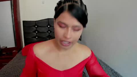 Snapshot of latinaqueen023 chatting on 05/29/26, 04:27 Luna online show from 05/29/26, 04:27