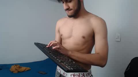 Snapshot of latinbunny7779 chatting on 12/22/24, 12:17 camilo online show from 12/22/24, 12:17