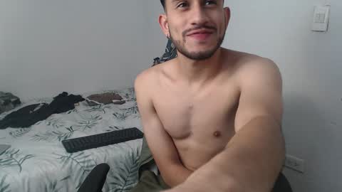 Snapshot of latinbunny7779 chatting on 01/05/25, 01:36 camilo online show from 01/05/25, 01:36
