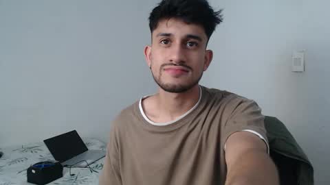 Snapshot of latinbunny7779 chatting on 03/04/25, 05:53 camilo online show from 03/04/25, 05:53