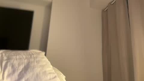 Hi -  online show from 04/17/26, 02:25