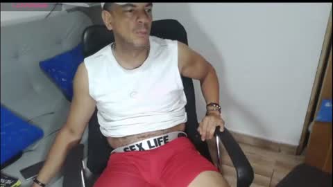 Snapshot of latinmartin254 chatting on 06/13/26, 03:37 latinmartin254 online show from 06/13/26, 03:37