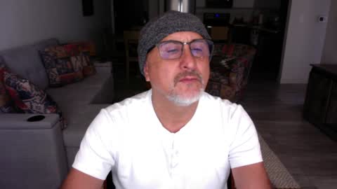 Snapshot of latinnous chatting on 01/18/25, 06:32 QS - INDEPENDENT MODEL online show from 01/18/25, 06:32