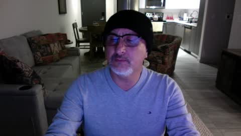 Snapshot of latinnous chatting on 01/19/25, 04:54 QS - INDEPENDENT MODEL online show from 01/19/25, 04:54