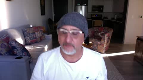 Snapshot of latinnous chatting on 02/09/25, 10:21 QS - INDEPENDENT MODEL online show from 02/09/25, 10:21
